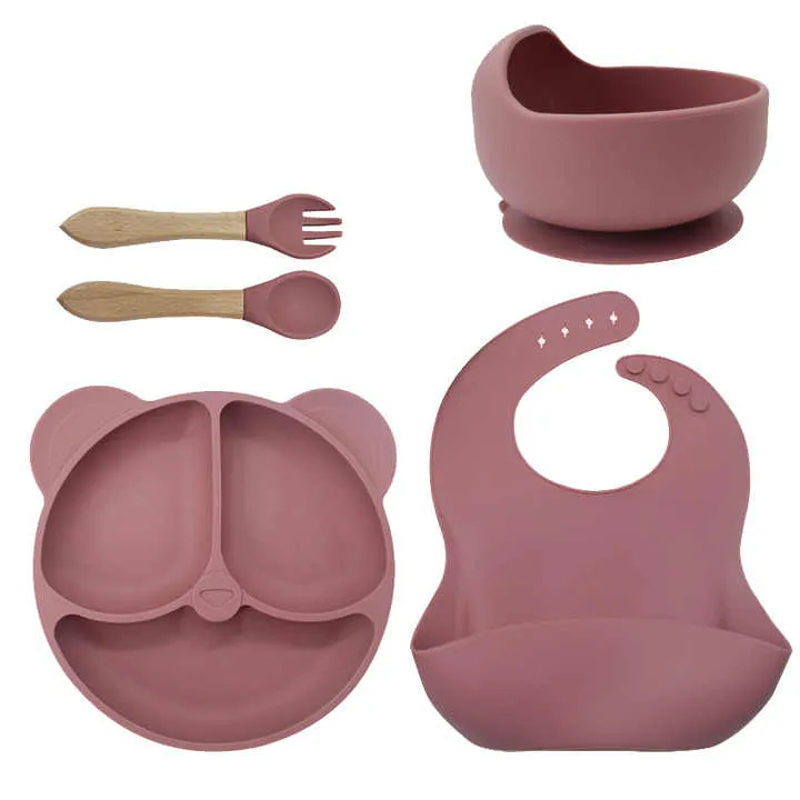 أطباق عشاء مخصصة على شكل دب، مرايل . Custom bear dinner plates, aprons