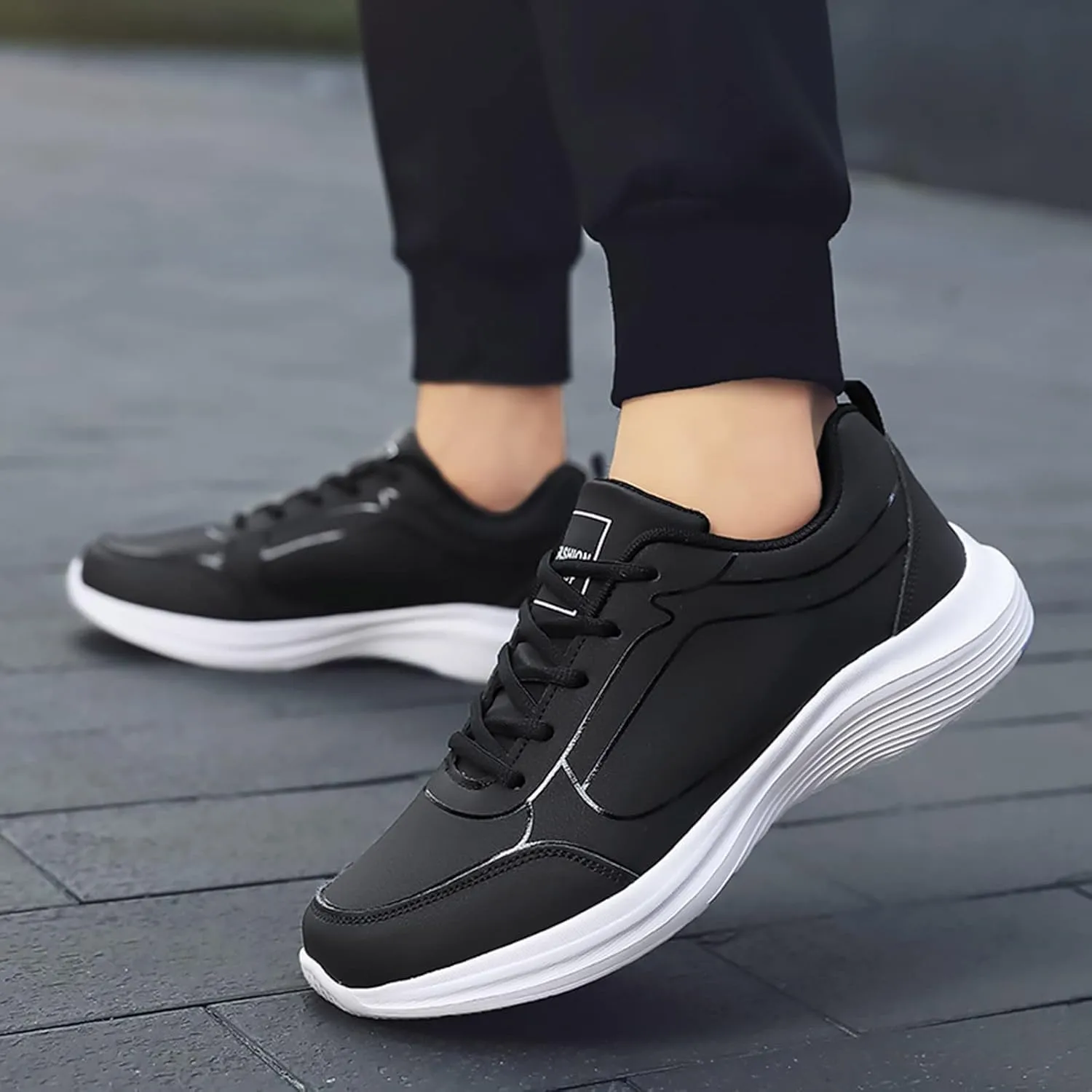 Fashion Men Sports Shoes Flat Non Slip Lace Up Upper Lightweight and Comfortable Mens Club Fashion Sneaker