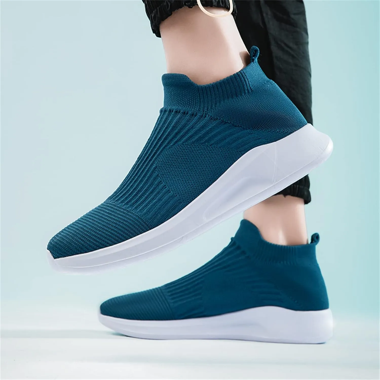 Fashion Spring and Summer Men Sports Shoes Flat Bottom Lightweight Slip On Fly Woven Mesh Mens Sneaker Socks No Show
