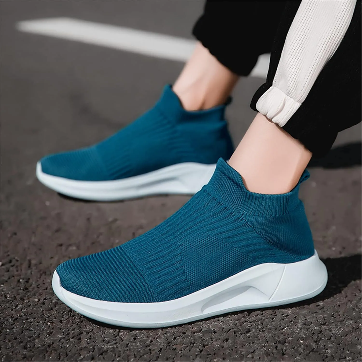 Fashion Spring and Summer Men Sports Shoes Flat Bottom Lightweight Slip On Fly Woven Mesh Mens Sneaker Socks No Show