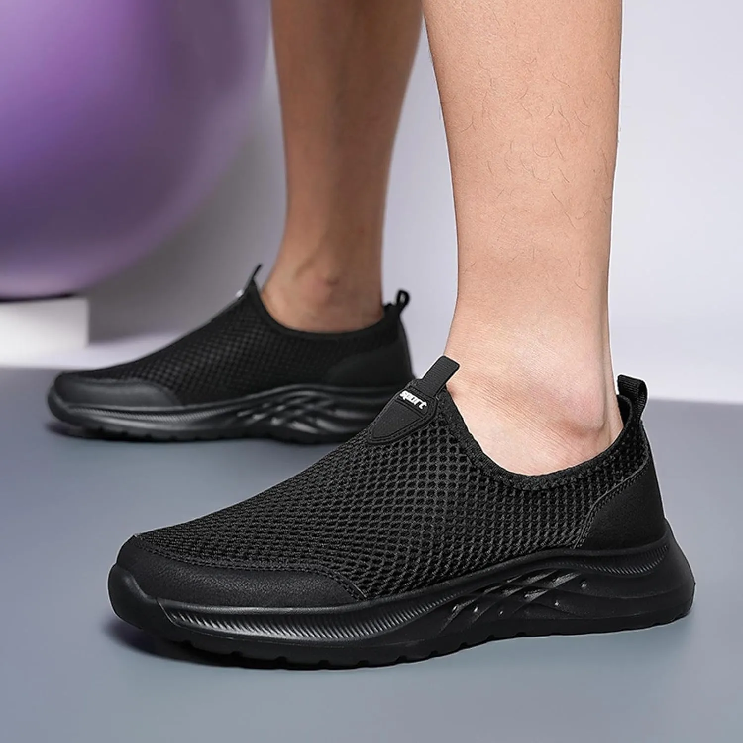 Men Sports Shoes Fashionable New Pattern Mesh Hollow Breathable Comfortable Flat Bottom Lightweight Sneaker Crease Men