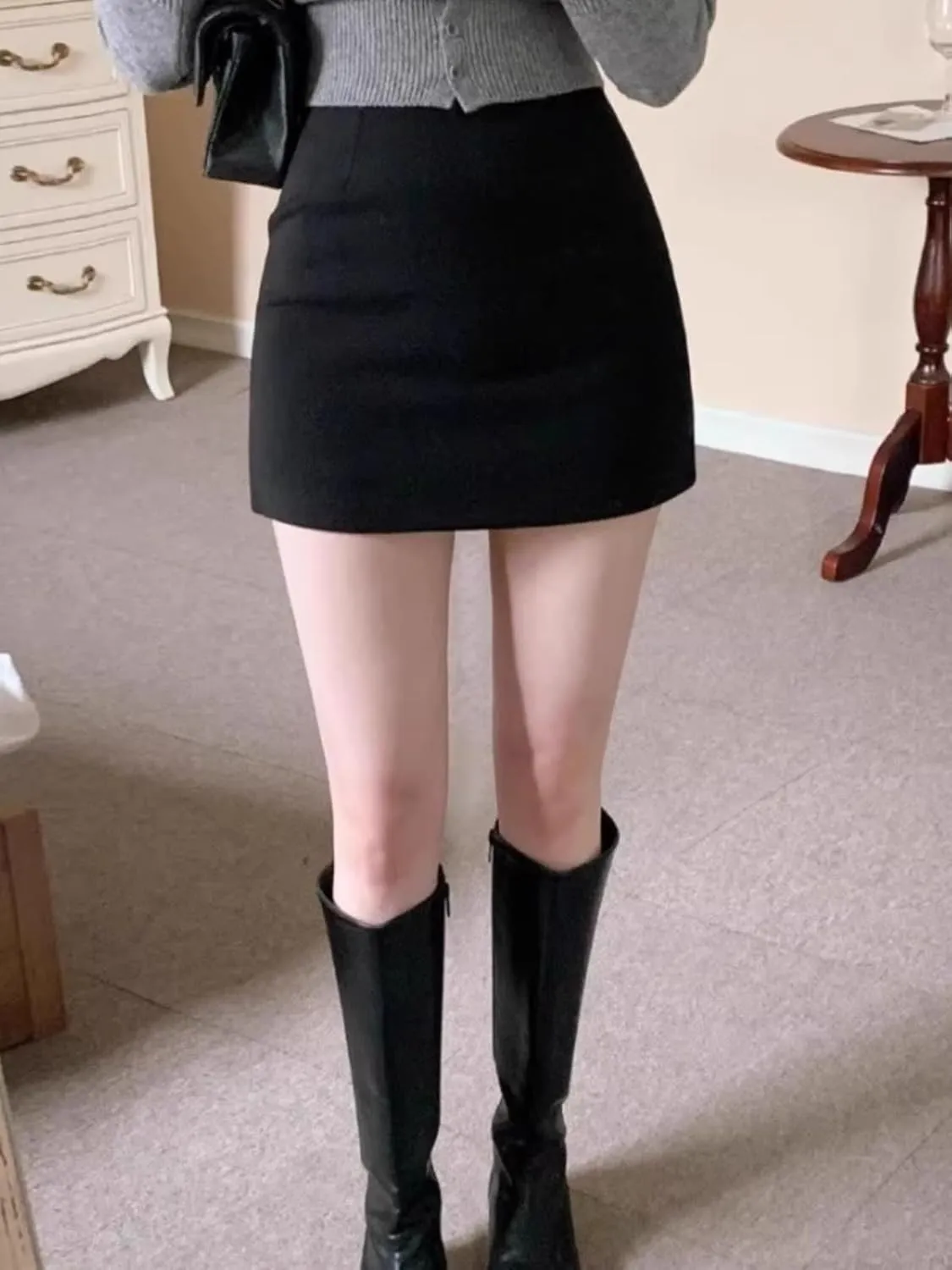 Professional High-Waisted, Country-Style Short Skirt for Women, Spring and Fall.