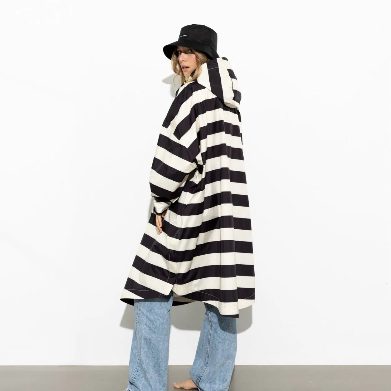 Raincoat bold stripes - black/sand