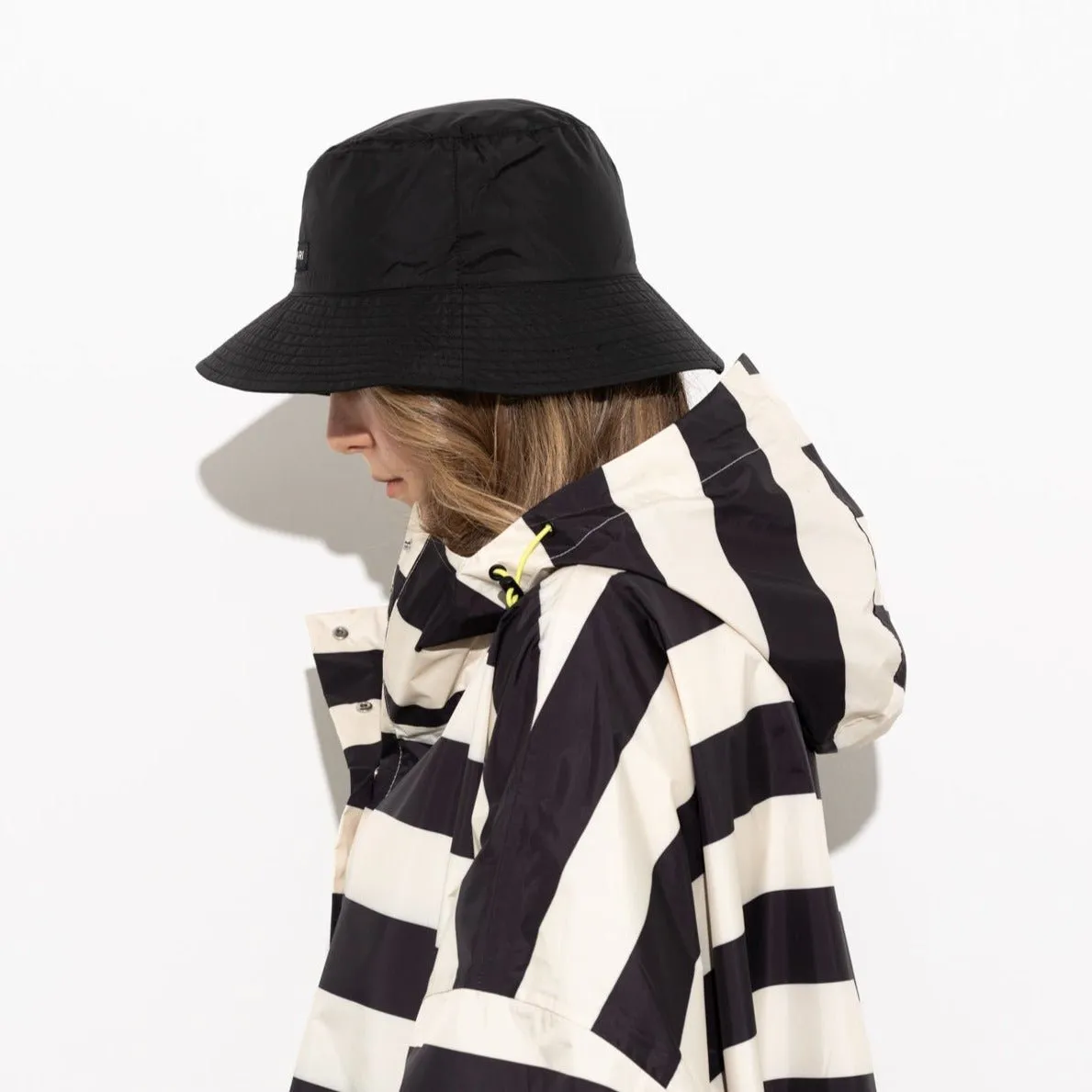 Raincoat bold stripes - black/sand