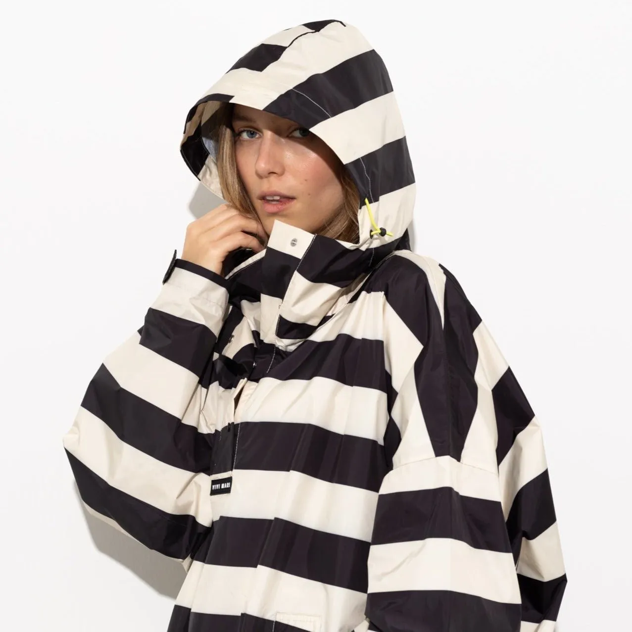 Raincoat bold stripes - black/sand