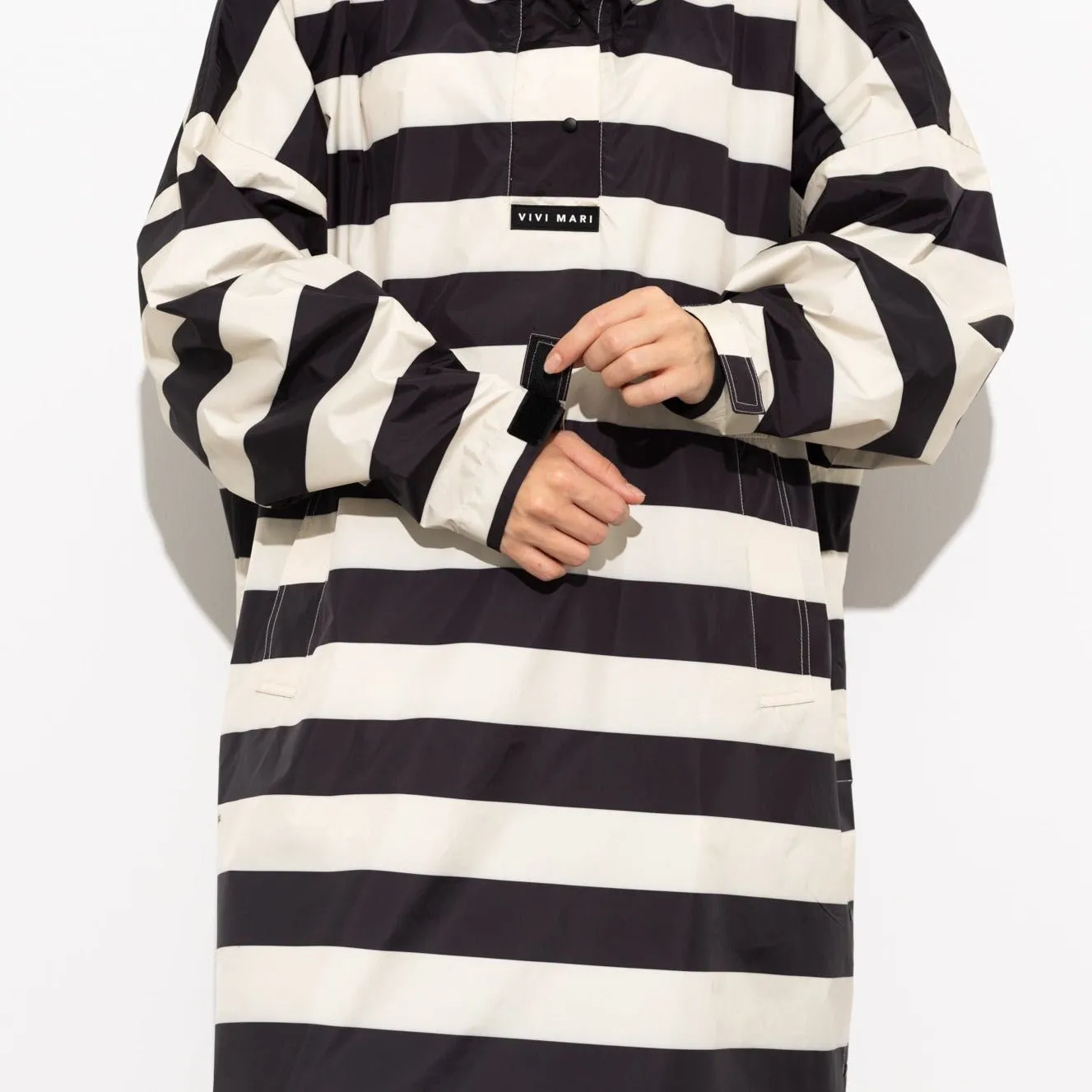 Raincoat bold stripes - black/sand