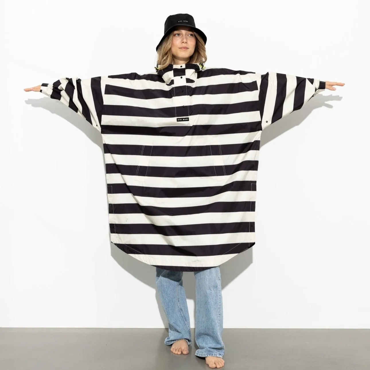 Raincoat bold stripes - black/sand