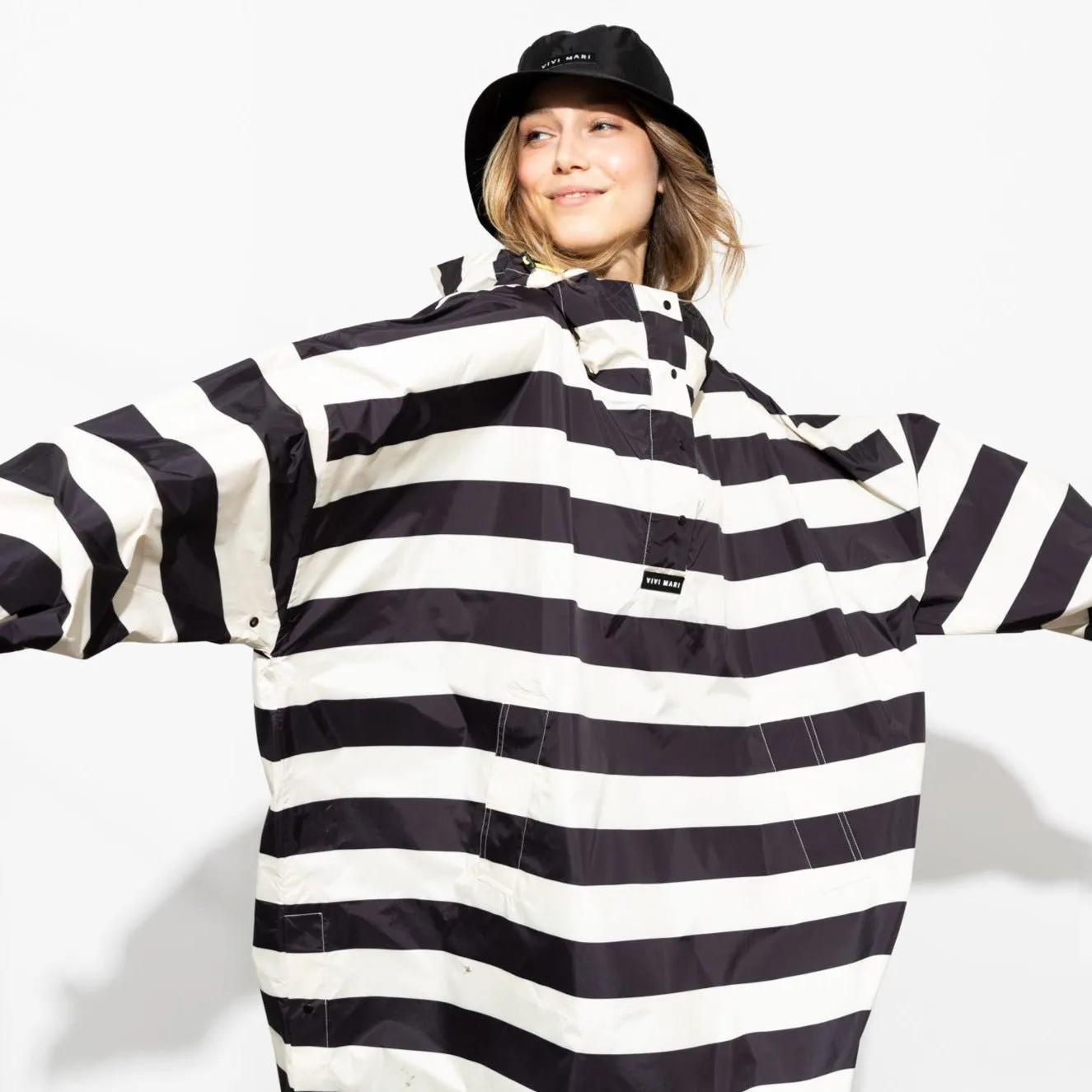 Raincoat bold stripes - black/sand
