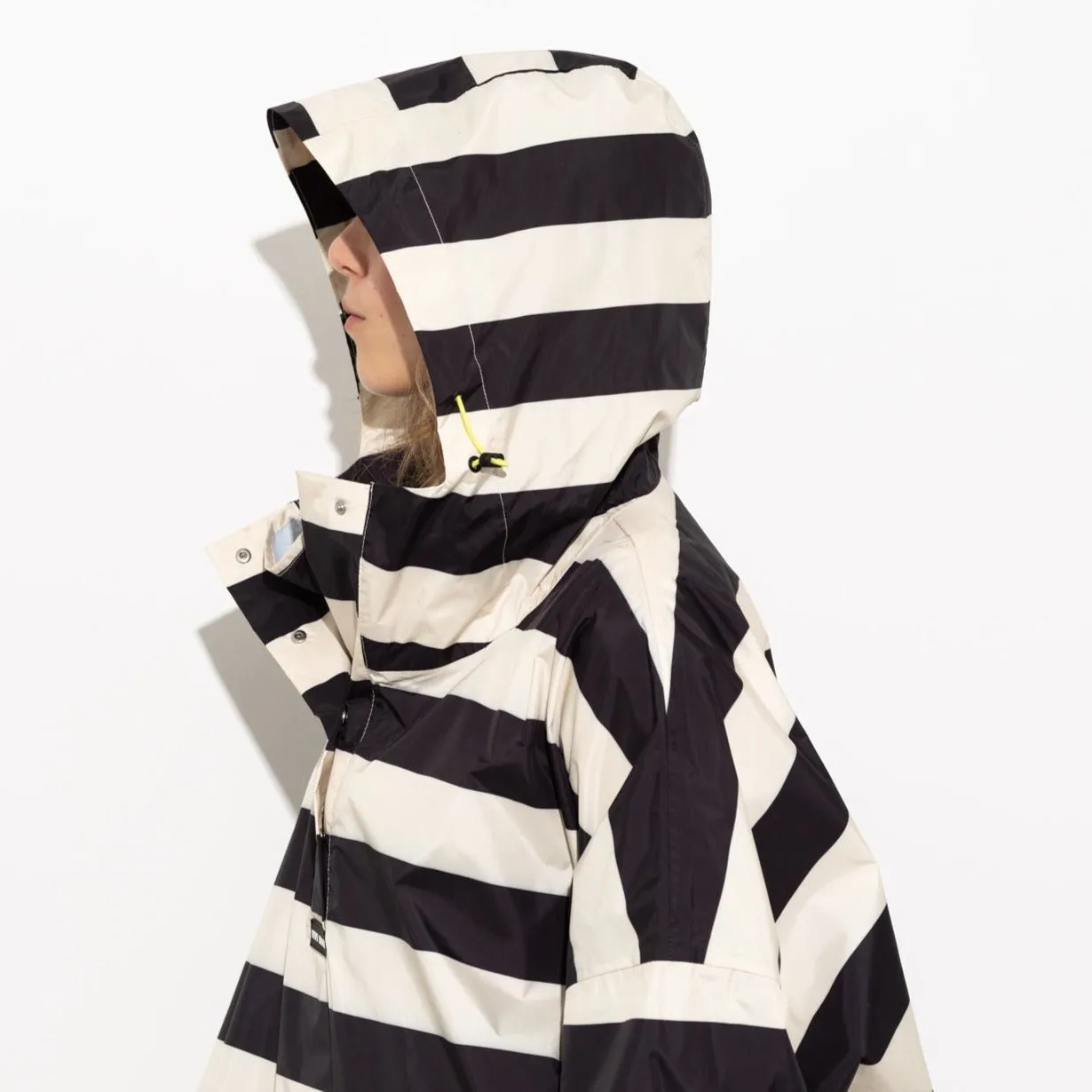 Raincoat bold stripes - black/sand