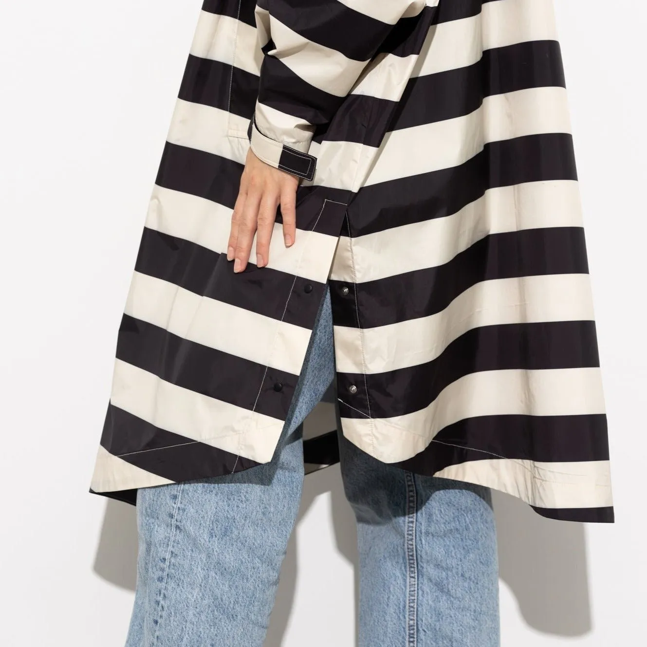 Raincoat bold stripes - black/sand