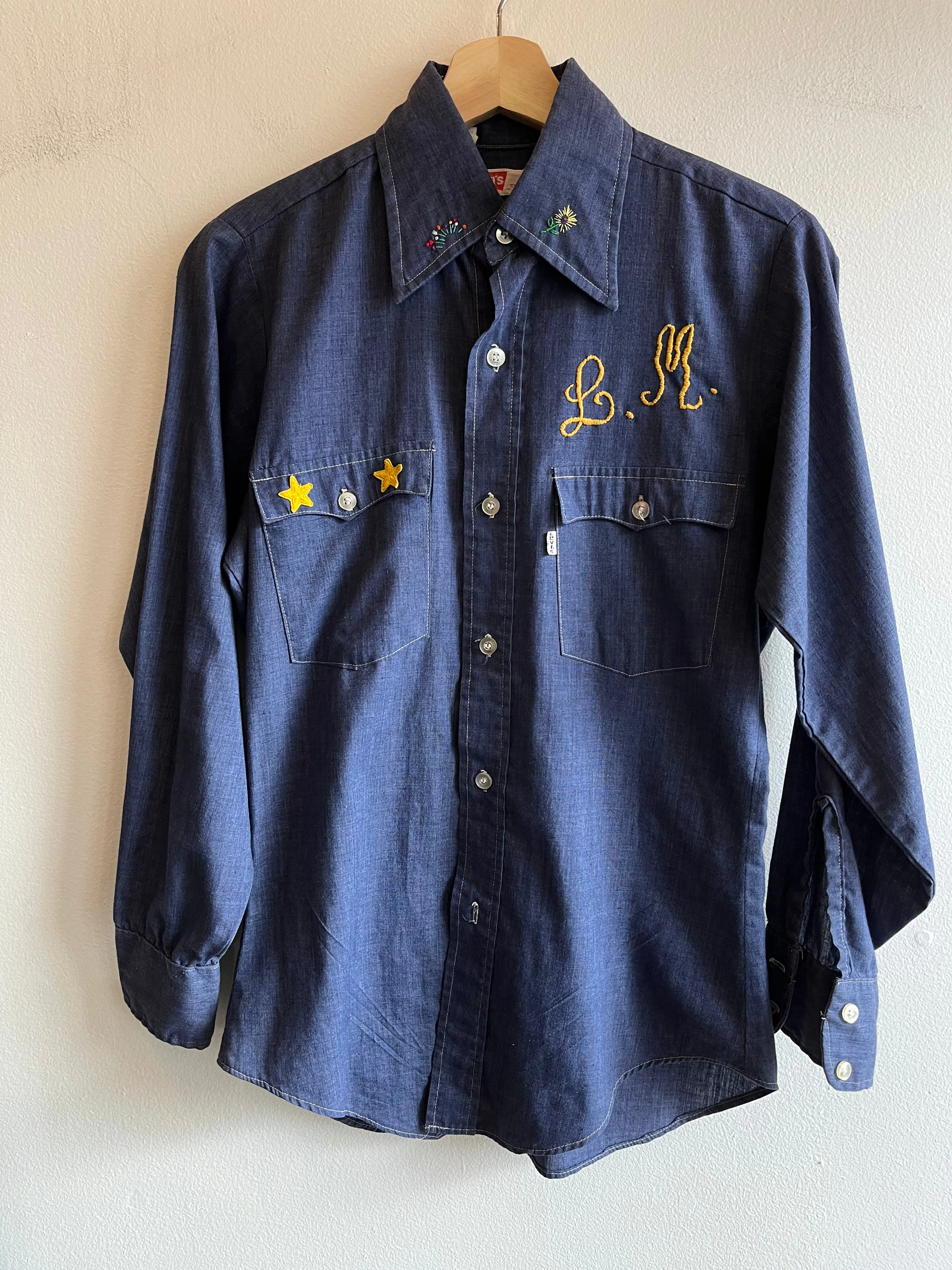 Vintage 1970s Levis Embroidered Chambray shirt