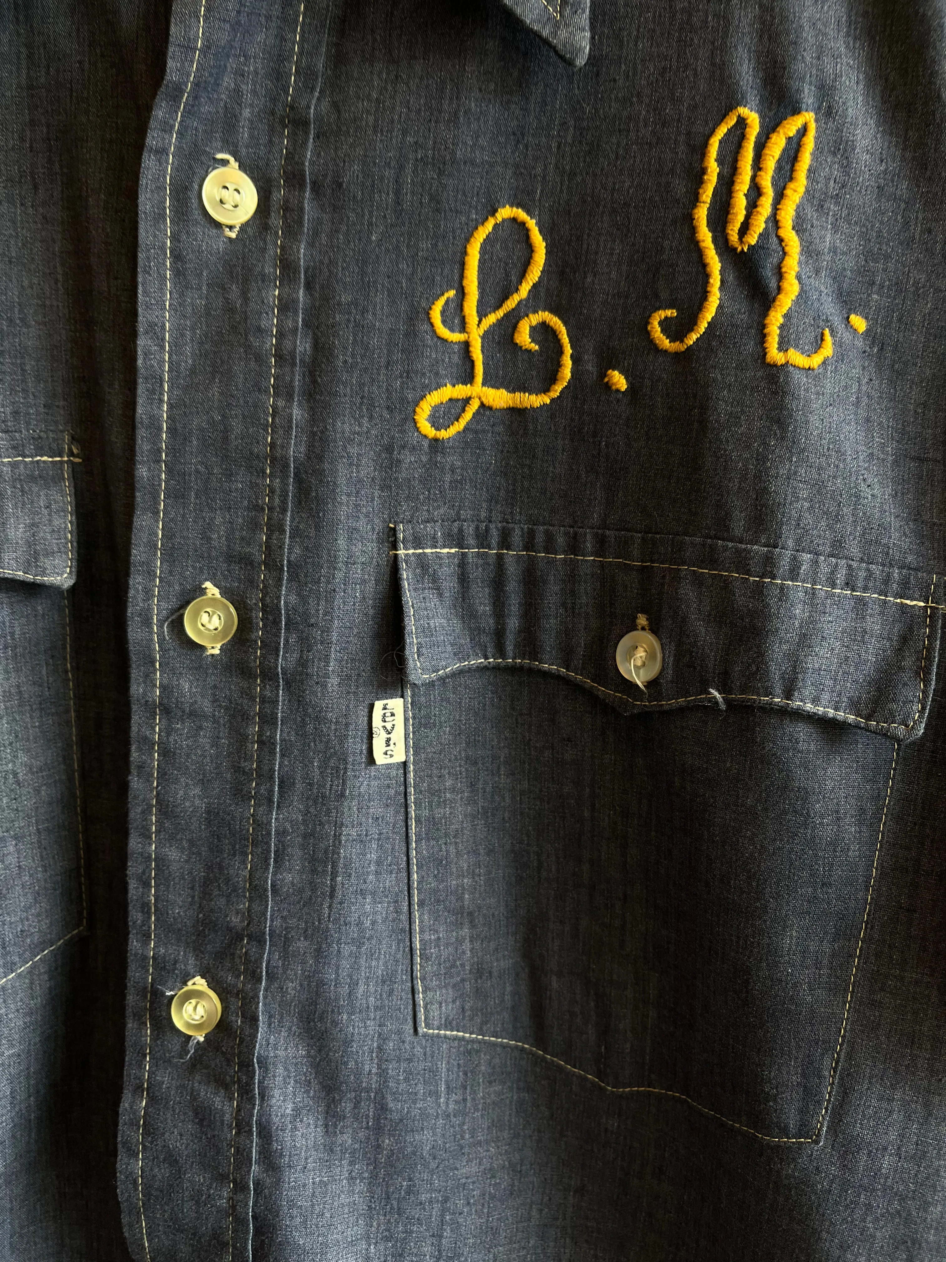 Vintage 1970s Levis Embroidered Chambray shirt