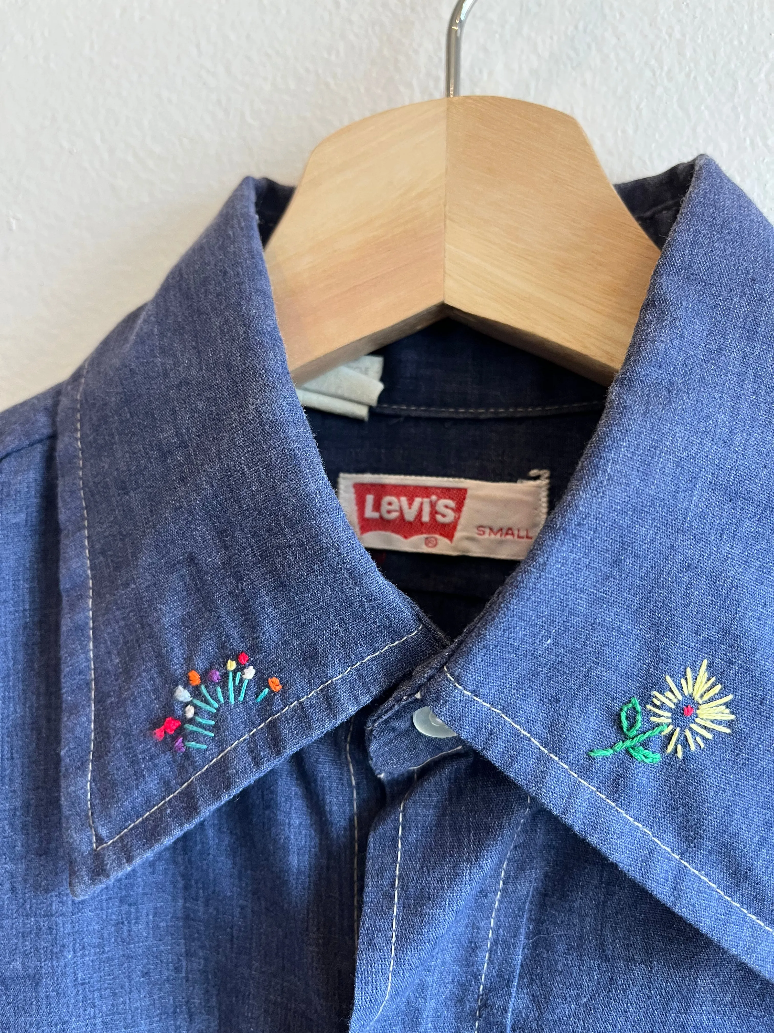 Vintage 1970s Levis Embroidered Chambray shirt