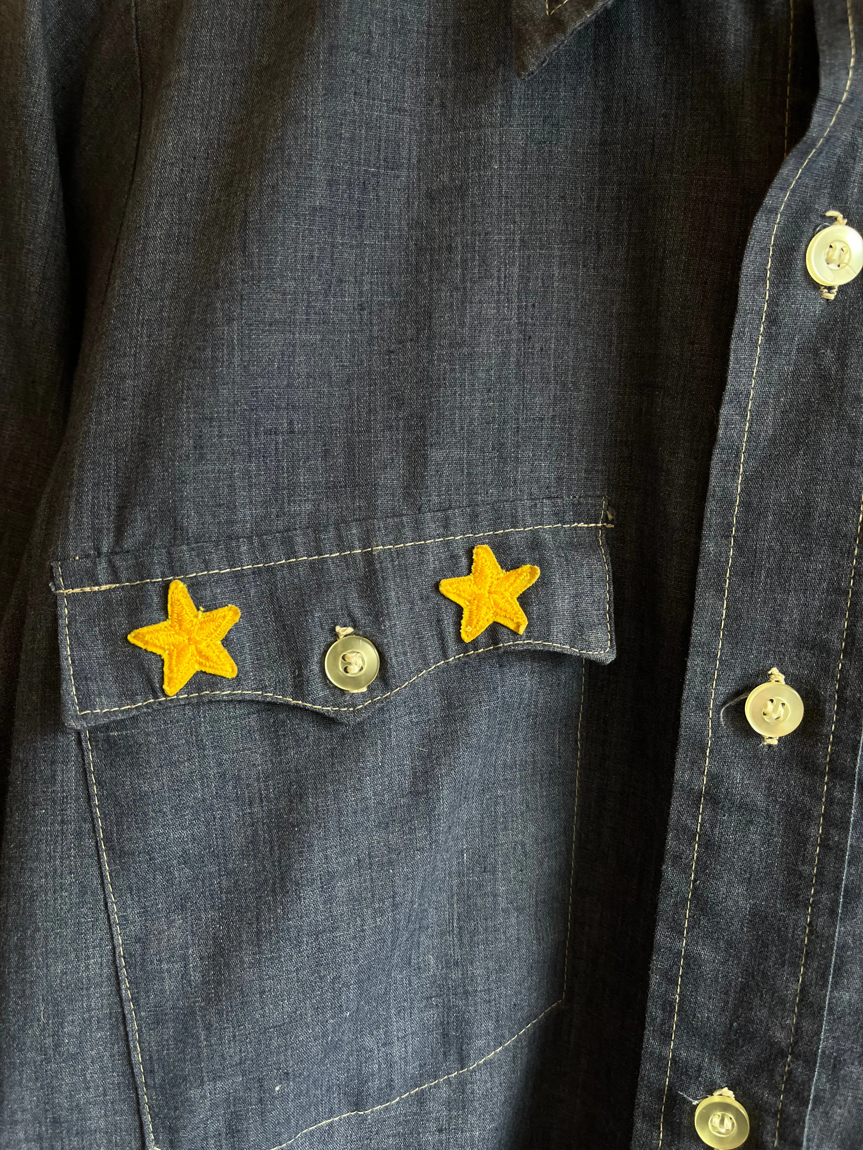 Vintage 1970s Levis Embroidered Chambray shirt
